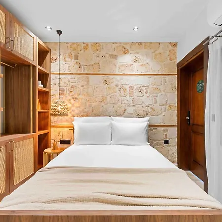 Belmondo Hare Old Town Hotel *