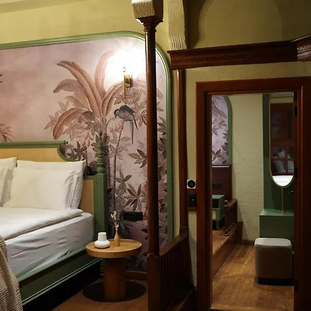Belmondo Hare Old Town Hotel