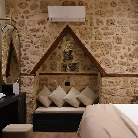 Belmondo Hare Old Town Hotel *
