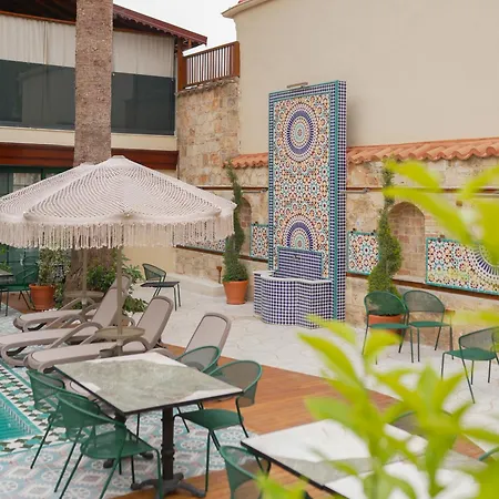 Belmondo Hare Old Town Hotel *