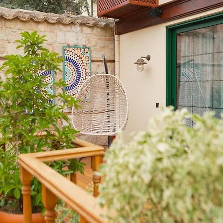 Belmondo Hare Old Town Hotel *