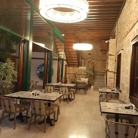 Belmondo Hare Old Town Hotel