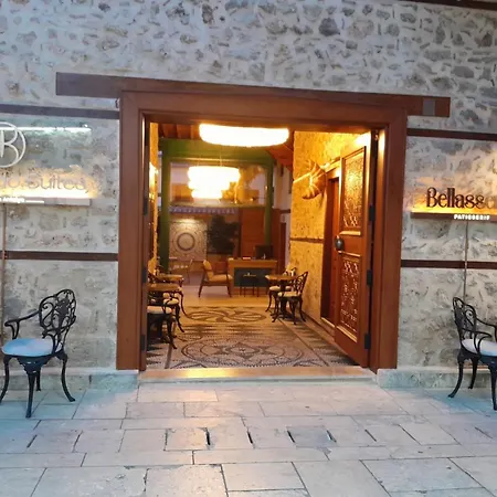 Belmondo Hare Old Town *