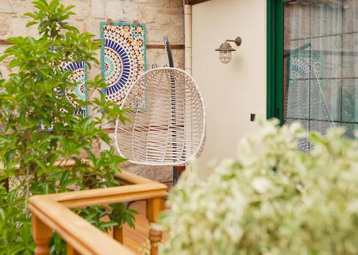 Belmondo Hare Old Town Hotel *